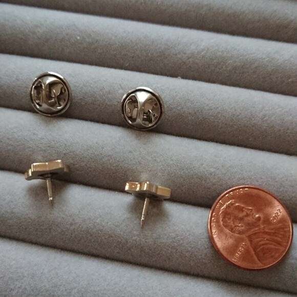 Black and white Star in star brooch/pins - Picture 2 of 4